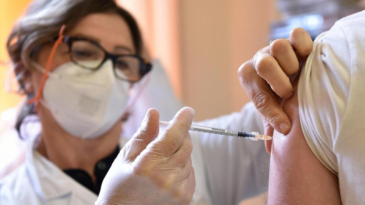 In Lombardia vaccini senza prenotazione per studenti dai 12 ai 19 anni