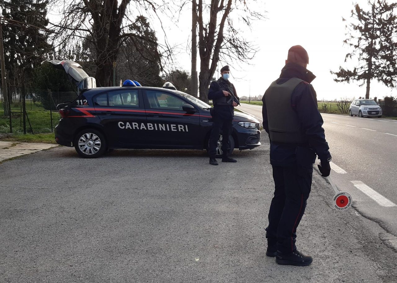 Controlli stradali mirati nel Mantovano: 13 patenti ritirate