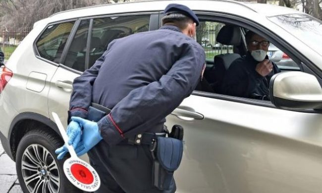 Alla guida ubriaco e con in tasca 2 grammi di hashish, 25enne nei guai