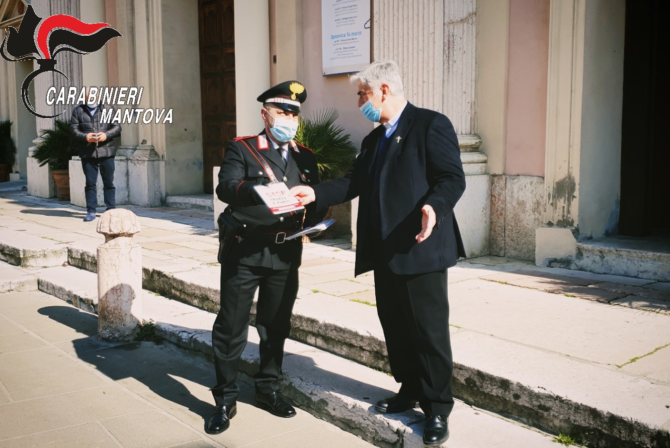 distribuzione depliant parroco