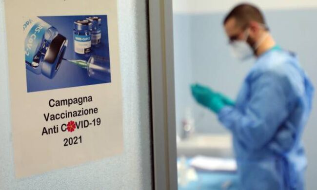 Vaccinazioni Covid, in Lombardia somministrate oltre 3 milioni di dosi