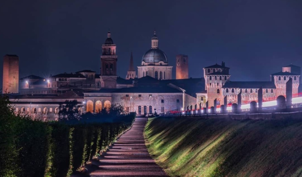 Le luci spente del Castello per tutelare i pipistrelli di Gonzaga fanno il giro del web