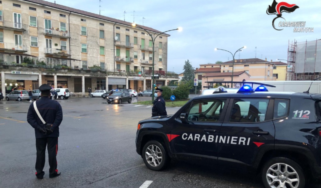 Deruba un anziano con la “tecnica della frutta”, agguanta il denaro e scappa