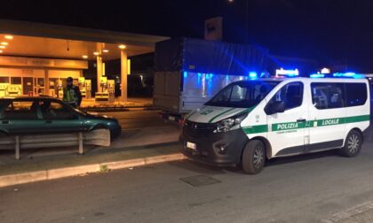 Ubriaco rischia incidente con autovettura della Polizia Locale: denunciato