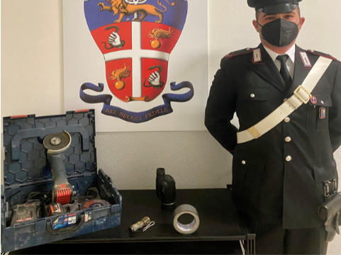 Denunciati tre pregiudicati “appostati” con arnesi da scasso