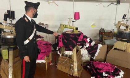 Dipendenti in nero all'opera per produrre vestiti contraffatti, imprenditore di Borgo Mantovano nei guai