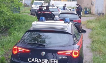 In manette due spacciatori, uno tenta la fuga dalla finestra ma viene circondato