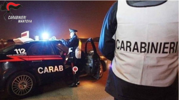Non soltanto alla guida con la patente revocata, ma rifiuta anche di sottoporsi all’etilometro