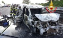 Maxi-incidente in A4, due auto in fiamme e nove persone ferite