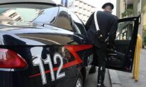 Barcolla per strada ubriaco e aggredisce i carabinieri: arrestato