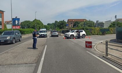 Ubriaca al volante investe un ciclista: 58enne denunciata