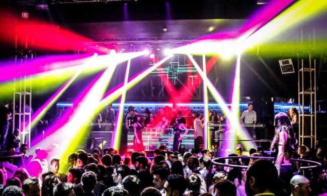 Verso la riapertura delle discoteche, ma solo all’aperto e col green pass