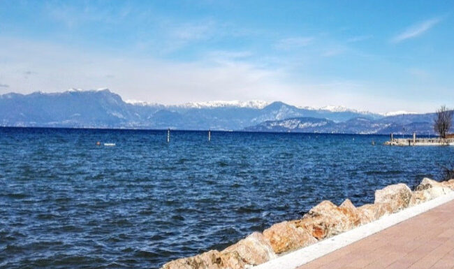 Tragedia sul Lago di Garda: a 20 anni si tuffa in acqua ma non riemerge