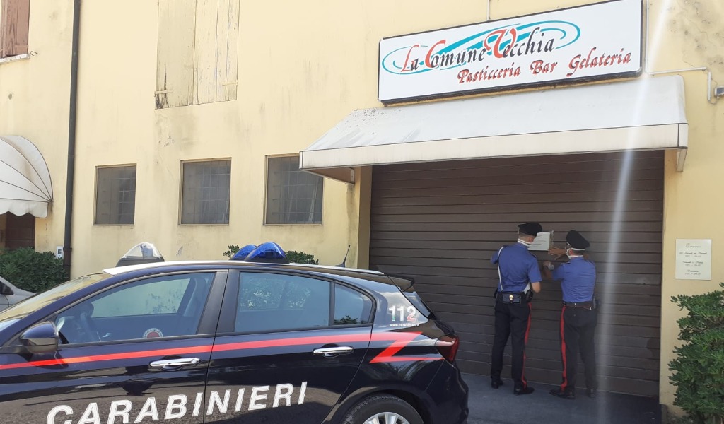 Vendevano alcol ai minori, chiuso il locale “La comune vecchia” 