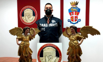 I Carabinieri restituiscono una coppia di statue lignee del XVI secolo trafugate 20 anni fa dalla chiesa