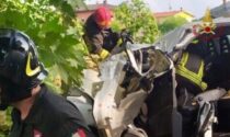 Maltempo devastante: albero cade su un furgone, operai estratti dalle lamiere in gravi condizioni