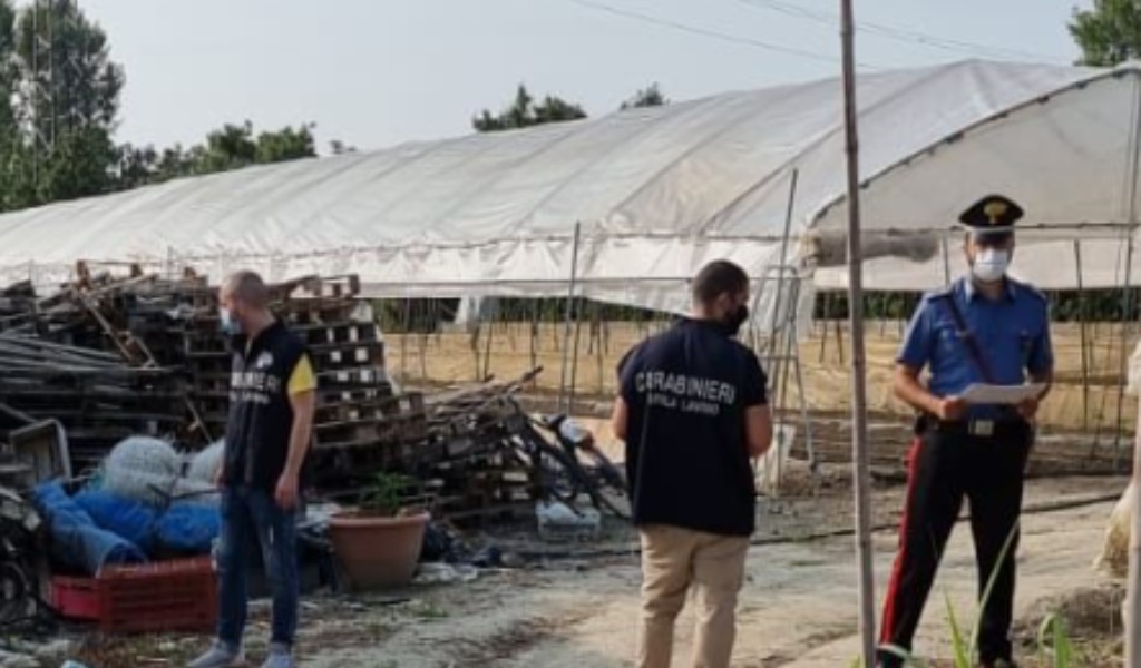 Controlli in azienda, scoperti due operai irregolari