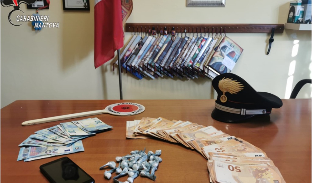 In tasca 28 dosi di cocaina pronte per essere smerciate: arrestato