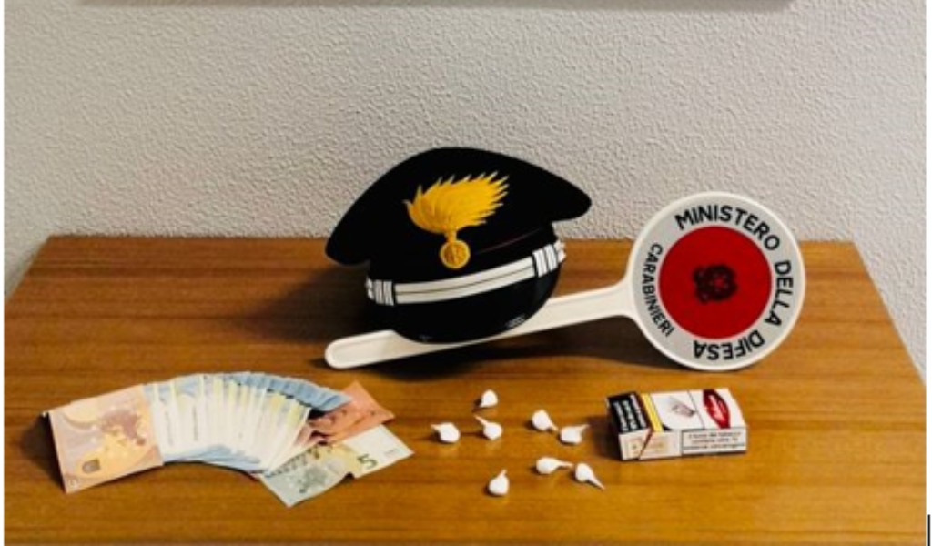 Spaccio di cocaina al parco pubblico: due pusher denunciati