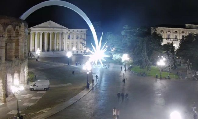 Rapinavano minorenni in centro a Verona: un mantovano e la sua banda rinviati a giudizio