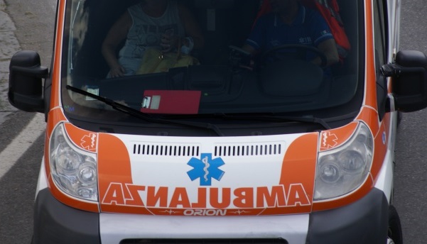 Operaio Iveco investito da un’auto alla fine del turno