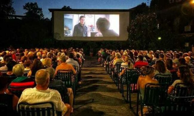 Aumentano le capienze: cinema e teatri fino al 100%, gli stadi al 75% e musei “liberi”