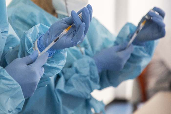A Mantova si cercano medici e sanitari per la campagna vaccinale contro il Covid