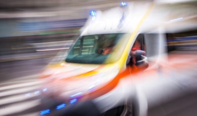 Accusa un malore improvviso e perde il controllo dell’auto, muore 77enne