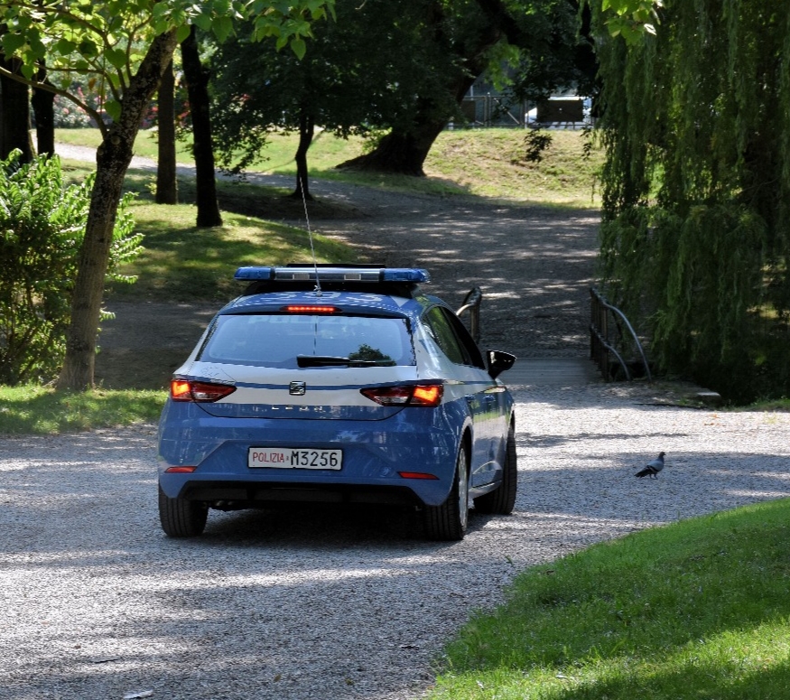 Oggi niente scuola, si va al parco a spacciare: finiscono male i piani di 3 liceali mantovani