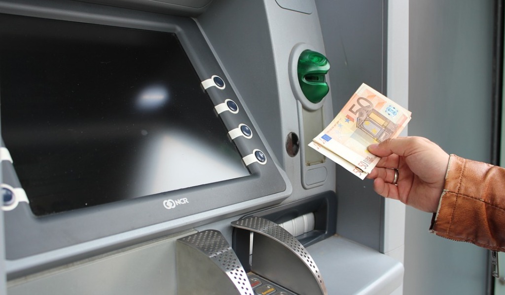 Nonno derubato di oltre 8mila euro, dopo la denuncia scopre il nipote traditore