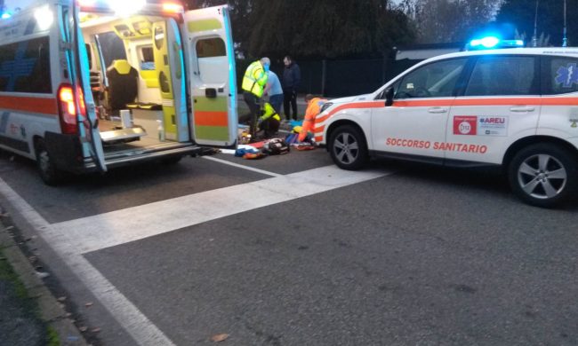 Si sente male alla guida, finisce contro un’altra auto e perde la vita: ferita la moglie