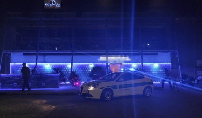 Halloween nottata da paura? Sì, ma non del Covid. Bar si trasforma in discoteca abusiva