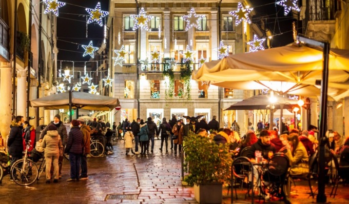 Niente brindisi in strada: vigilia di Natale blindata a Mantova