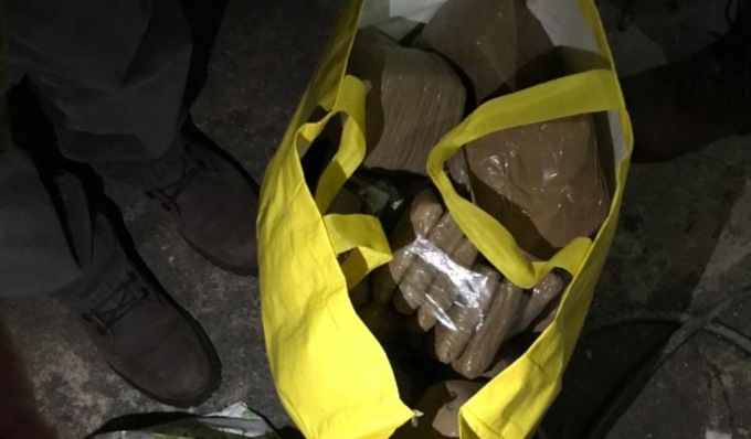 Trovati nascosti in uno scantinato diversi borsoni pieni di hashish