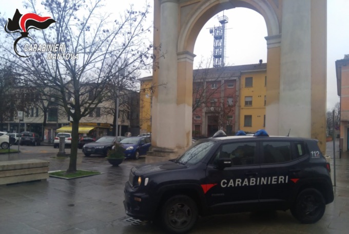 Scappa dalla comunità in taxi per tornare a casa: una volta arrivato, fugge via non pagando l’autista