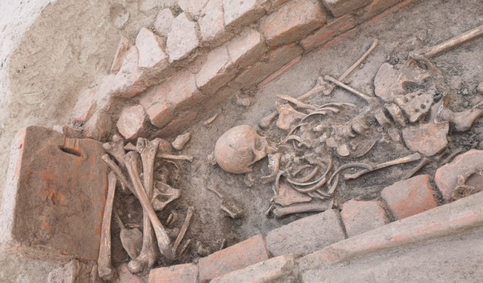 Clamorosa scoperta nel Mantovano: venute alla luce 11 antiche tombe