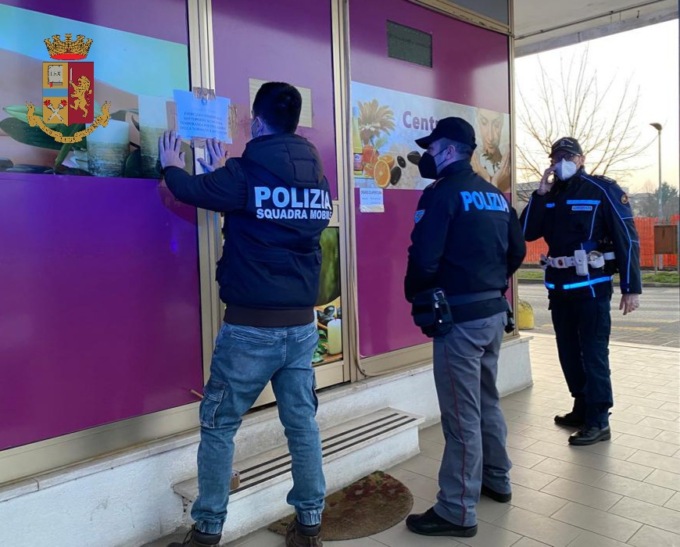 Sospesi e sanzionati 8 centri massaggi cinesi che praticavano “happy ending” a Mantova