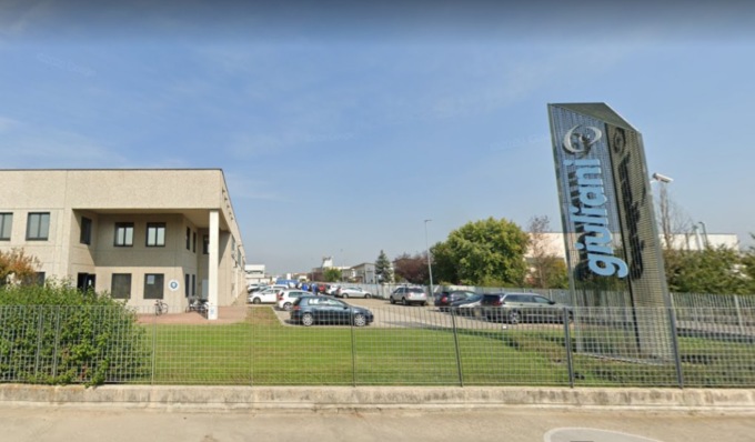 Ennesimo incidente sul lavoro: dito amputato a un operaio 29enne