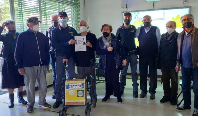 Truffe agli anziani, continuano le “lezioni” della Polizia mantovana