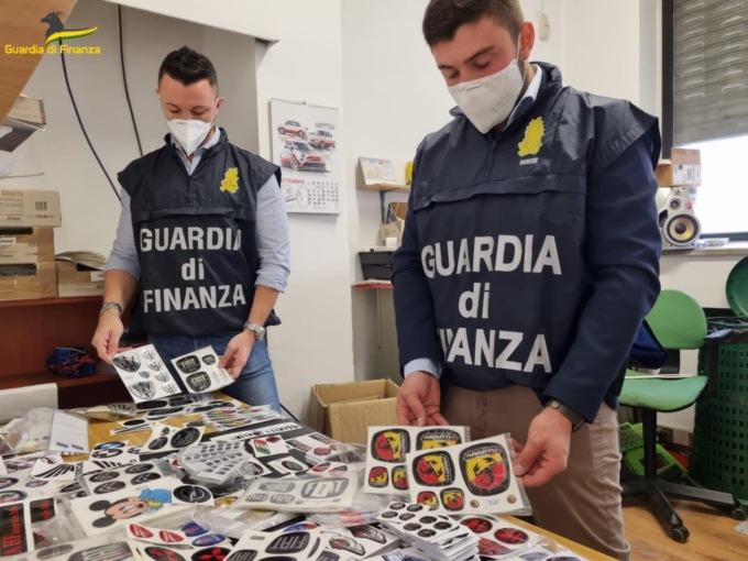 Sequestrati oltre 400mila ricambi auto e accessori “taroccati”: perquisizioni anche a Mantova