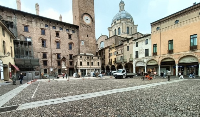 Dopo 10 anni di cantiere Piazza Broletto torna finalmente libera