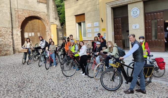 Si torna a pedalare: ripreso il servizio di Bicibus da Cittadella alla scuola Alberti
