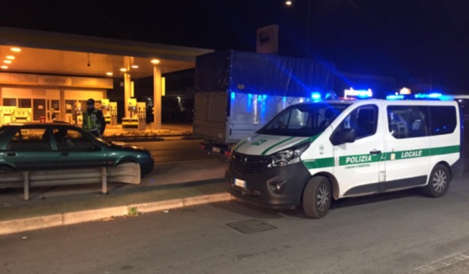 Ubriaco al volante zigzaga per Mantova, neopatentato nei guai