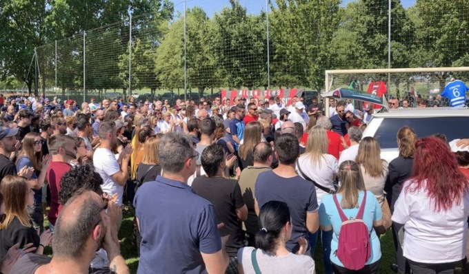 Oltre 500 persone per dare l’ultimo saluto a Dimitri Roveri