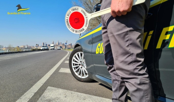 Falso “Made in Italy”: sequestrati oltre 1.200 borse e articoli di bigiotteria