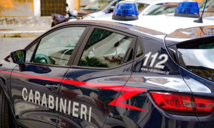 Rissa tra due uomini e una donna: arrivano 118 e carabinieri