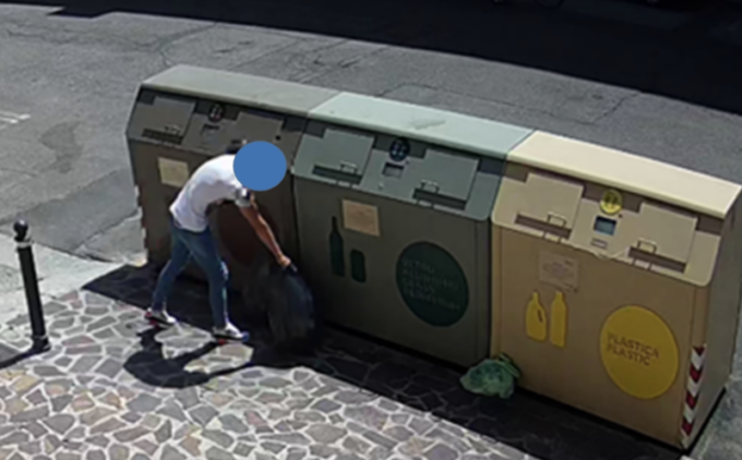 Multati in 4 per abbandono di rifiuti in Via Cavour : “È un atto di inciviltà”