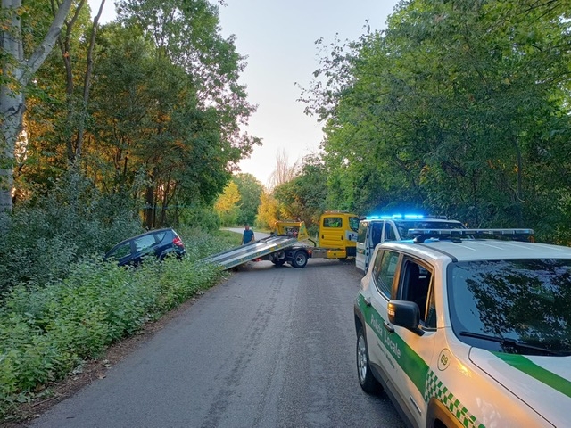 Ubriaca, finisce fuori strada: tasso alcolemico 5 volte oltre il limite
