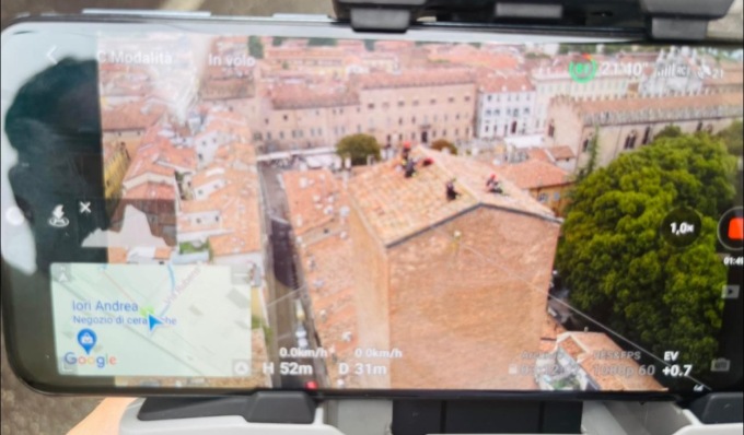 Paura in centro, un fulmine colpisce la torre medievale dello Zuccaro