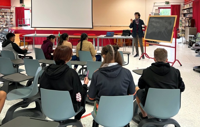 Al Manzoni di Suzzara studenti ucraini e russi gomito a gomito sui banchi di scuola